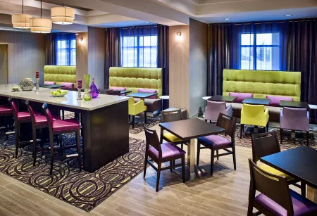 Hampton Inn by Hilton Sarnia Отели в г. Пойнт Эдуард