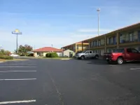 Days Inn by Wyndham Augusta Wheeler Road - Parkering