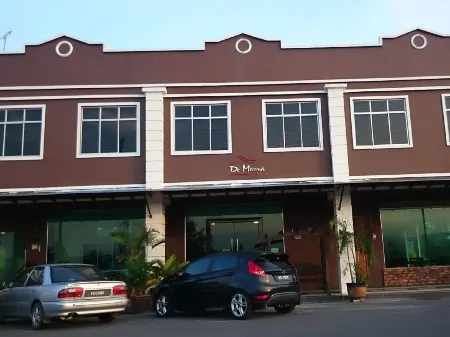 De Mesra Villa Отели рядом с достопримечательностью «Galeri Seni Piring Hitam»