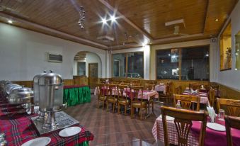 Sarthak Resorts-Reside in Nature with Best View, 9 Kms from Mall Road Manali