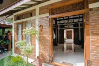 Girly Homestay Jogja Hotel dekat Universitas Mercu Buana Yogyakarta