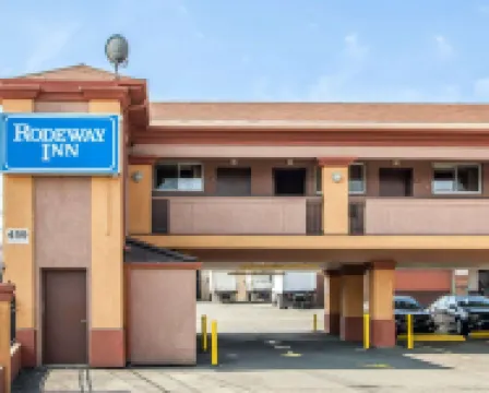 Rodeway Inn Hotels near Pershing Field