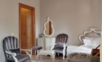 Les Pergamon - Housity