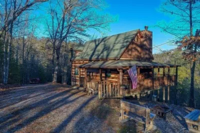 Bear Pause - 2 Bedrooms, 2 Baths, Sleeps 6 Cabin by RedAwning Hotels in Cosby