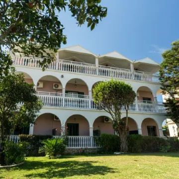 Alamis Hotel & Apartments