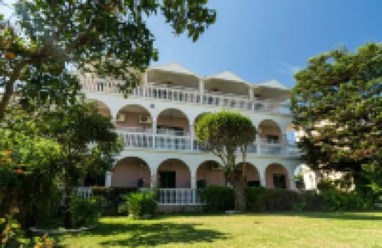 Alamis Hotel & Apartments