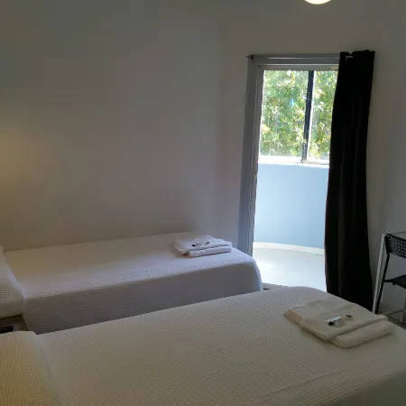 Hostal Abitum Madrid Отели рядом с достопримечательностью «Тетуан»