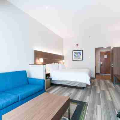 Holiday Inn Express & Suites Hagerstown Rooms