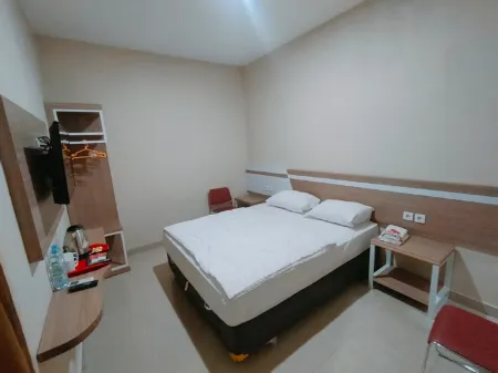 Hotel Pule Joglo Отели в г. Клатен