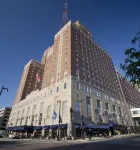 Hilton Milwaukee Отели рядом с достопримечательностью «UWM English as a Second Language Program»