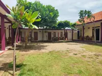 Penginapan Karanglaut Sayangheulang Hotels in Cikelet