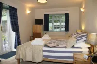 Woodacre B & B
