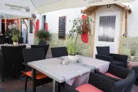 Trattoria & Apartments - Casa da Enzo Hotels in Goslar