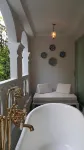 The Inside House - Bathtub
