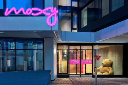 Moxy Frankfurt City Center Отели рядом с достопримечательностью «Цайль»
