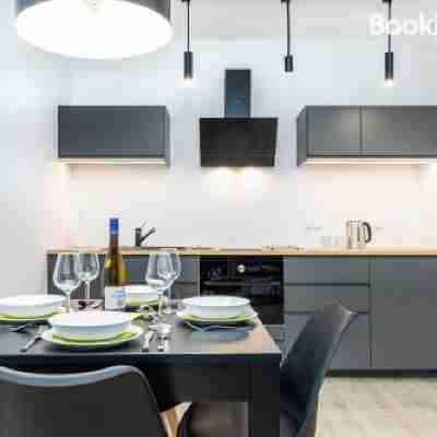 Modern City Center Apartments by Renters Dining/Meeting Rooms