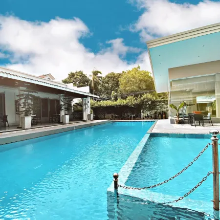 Avenue Suites Hotel