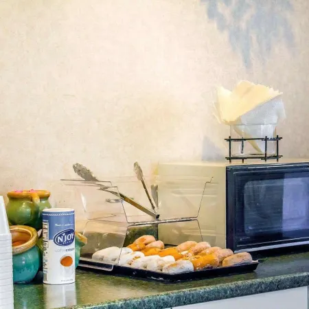 Days Inn by Wyndham Moosic