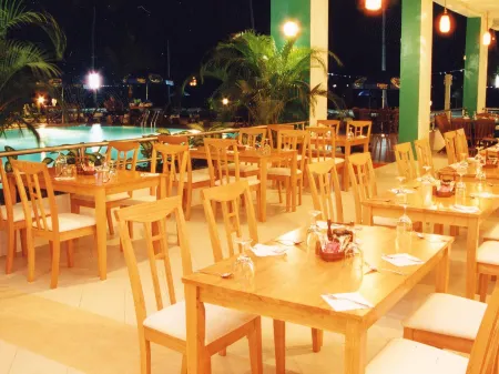 Marina Cove Resort Отели в г. Лумут