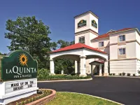 La Quinta Inn & Suites by Wyndham Latham Albany Airport Hotels in Troy