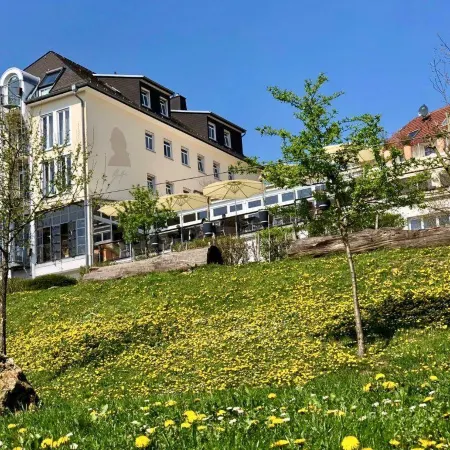 Hotel Schöne Aussicht Отели рядом с достопримечательностью «Берген-Энкхайм»