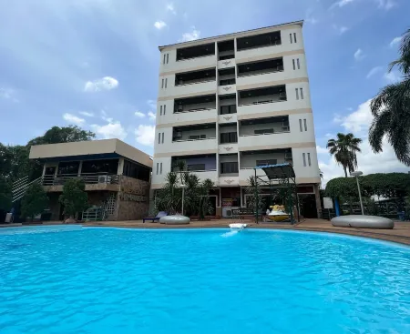 Hi Hotel Отели рядом с достопримечательностью «Wat Rong Saeng»