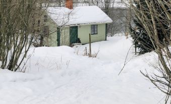 Fisherman s Cottage Overlooking the River