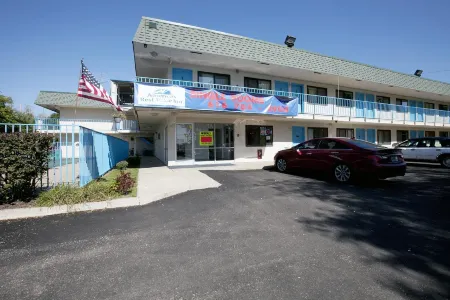 Travelodge by Wyndham Grand Rapids North
