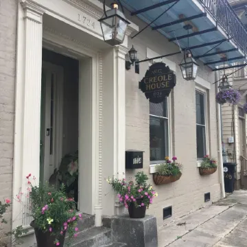 WG Creole House 1850 Отели рядом с достопримечательностью «Синагога Туро»
