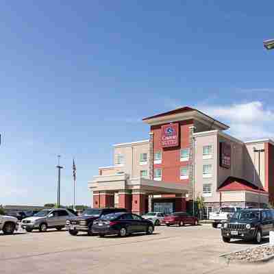 Comfort Suites Minot Hotel Exterior