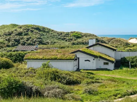 "Rutha" - 45m from the Sea