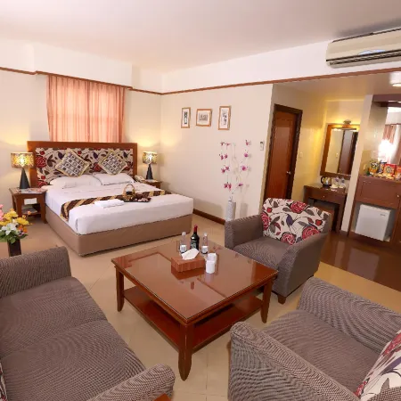 Hotel Maximillian Отели в г. Танджунг-Балай-Каримун