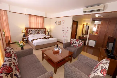 Hotel Maximillian Hotels near Kawi Toko