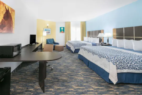 Days Inn & Suites by Wyndham Lubbock Medical Center