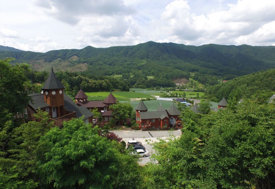 4. 키즈펜션 숲속의..