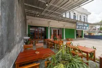 RedDoorz Plus near Universitas Saburai Lampung Hotel di Gunung Terang