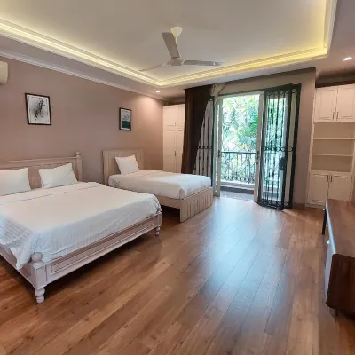 Saffron Suites Syariah Hotels near Ragunan Zoo
