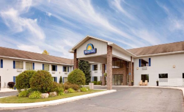 Days Inn by Wyndham Cadillac