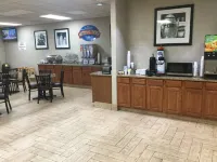 Baymont by Wyndham Michigan City - breakfast