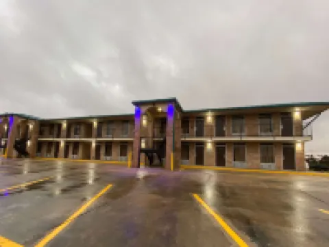 เดย์สอินน์ บายวินด์แฮม ฟอเรสต์ โรงแรมในฟอเรสต์