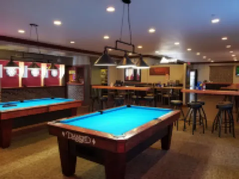 Grand View Inn & Suites