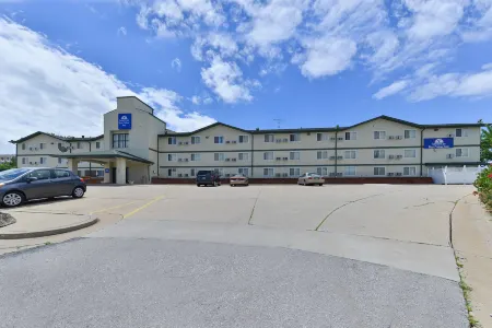 Americas Best Value Inn Jefferson City Отели рядом с достопримечательностью «Биндер Лейк Павилион»