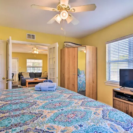 Madeira Beach Condo w/ Patio, Walk to Gulf!