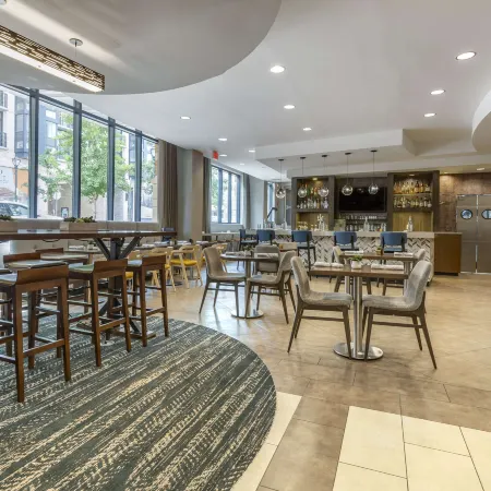 Cambria Hotel Rockville Отели рядом с достопримечательностью «Роквилл Таун сквер»