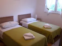 Apartment Branko Hotels in Vinisce