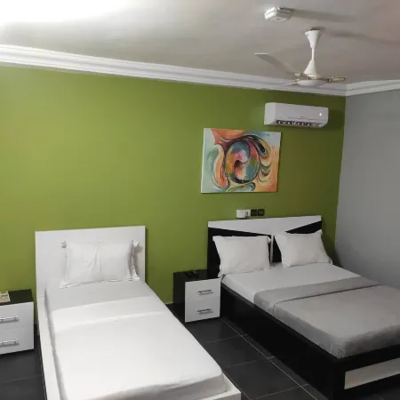 Deluxe Twin Beds in Royal Blue Guest House and Bar Lome Отели в г. Гольф