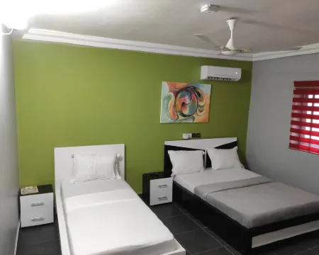 Deluxe Twin Beds in Royal Blue Guest House and Bar Lome 海灣省住宿飯店