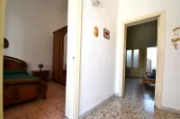 Luce Holiday Home with Air Conditioning for 5 Guests Hotels in Roca