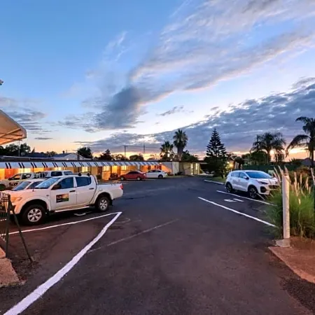 Golden Peak Motel PeakHill