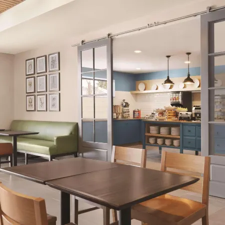 Country Inn & Suites by Radisson, Belleville, on